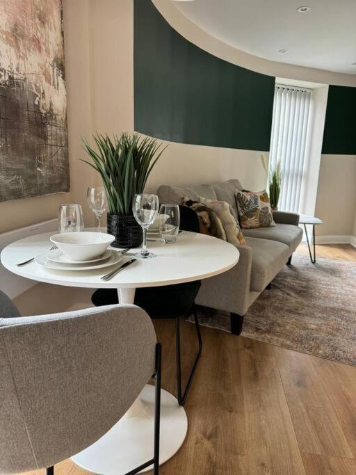 Stylish Retreat In Central Leeds Central Station Buitenkant foto