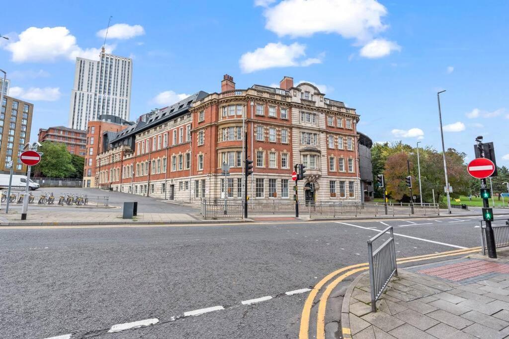 Stylish Retreat In Central Leeds Central Station Buitenkant foto
